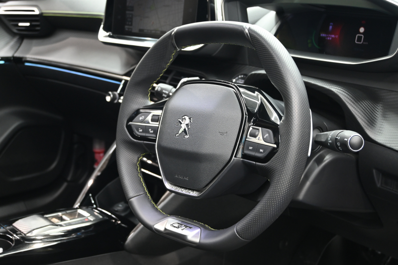 プジョー 2008 GTﾊﾟｯｸ ﾌﾞﾙｰHDi　Pｽﾀ ACC ECO 黒革電動ｼｰﾄ ﾊﾟﾉﾗﾏSR 純正ﾅﾋﾞTV CarPlay Bｶﾒﾗ 純正17ｲﾝﾁAW LEDﾗｲﾄ ｱｸﾃｨﾌﾞｾｰﾌﾃｨﾌﾞﾚｰｷ　2年保証付