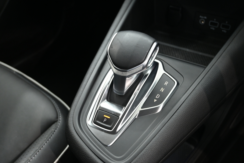 ルノー キャプチャー ｲﾝﾃﾝｽ ﾃｯｸﾊﾟｯｸ　Pｽﾀ ACC ECO ｱｸﾃｨﾌﾞﾌﾞﾚｰｷ 黒革 ｼｰﾄﾋｰﾀｰ BTｵｰﾃﾞｨｵ CarPlay 純正18ｲﾝﾁAW ﾌﾞﾗｲﾝﾄﾞｽﾎﾟｯﾄﾓﾆﾀｰ LEDﾗｲﾄ 　2年保証付