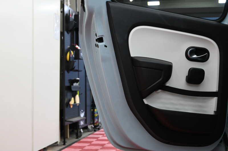 ルノー トゥインゴ ｲﾝﾃﾝｽ　正規D車 ECO機能 ｸﾙｺﾝ 専用ﾚｻﾞｰ調×ﾌｧﾌﾞﾘｯｸｼｰﾄ ｼｰﾄﾋｰﾀｰ 純正ﾀｯﾁｽｸﾘｰﾝ CarPlay Bｶﾒﾗ 16ｲﾝﾁｱﾛｲﾎｲｰﾙ　2年保証付
