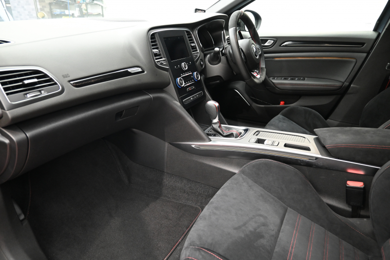 ルノー メガーヌ RSﾄﾛﾌｨｰ　Pｽﾀ ｸﾙｺﾝ RECARO製ｾﾐﾊﾞｹｯﾄｼｰﾄ 純正ﾀｯﾁｽｸﾘｰﾝ Bluetoothｵｰﾃﾞｨｵ CarPlay Bｶﾒﾗ 前後ﾊﾟｰｷﾝｸﾞｾﾝｻｰ 19ｲﾝﾁ鍛造AW ﾌﾞﾚﾝﾎﾞ製ﾚｯﾄﾞｷｬﾘﾊﾟｰ LEDﾍｯﾄﾞﾗｲﾄ　2年保証付