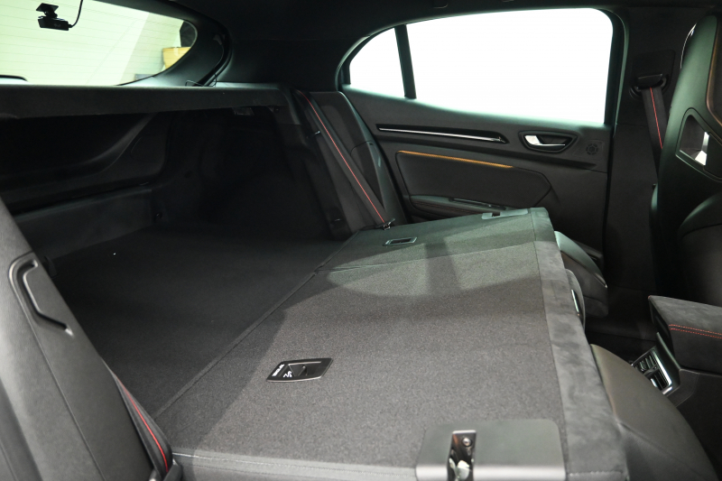 ルノー メガーヌ RSﾄﾛﾌｨｰ　Pｽﾀ ｸﾙｺﾝ RECARO製ｾﾐﾊﾞｹｯﾄｼｰﾄ 純正ﾀｯﾁｽｸﾘｰﾝ Bluetoothｵｰﾃﾞｨｵ CarPlay Bｶﾒﾗ 前後ﾊﾟｰｷﾝｸﾞｾﾝｻｰ 19ｲﾝﾁ鍛造AW ﾌﾞﾚﾝﾎﾞ製ﾚｯﾄﾞｷｬﾘﾊﾟｰ LEDﾍｯﾄﾞﾗｲﾄ　2年保証付