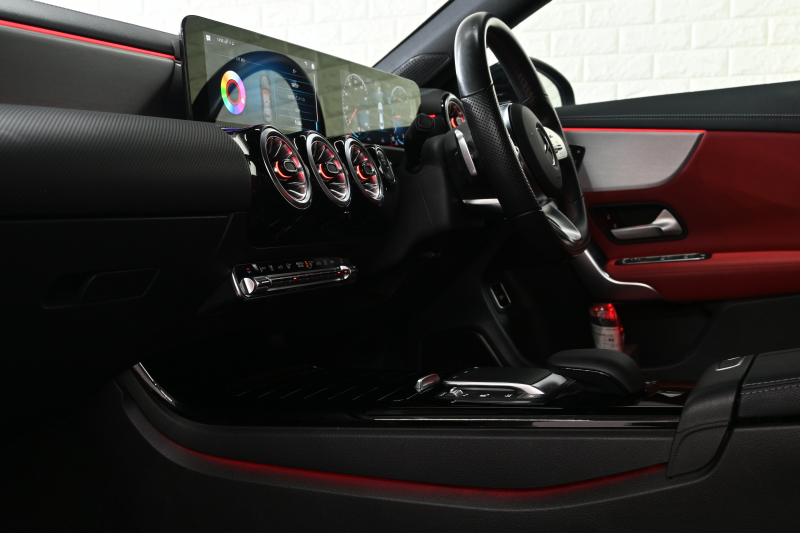 メルセデスベンツ CLAクラス CLA200d AMGﾗｲﾝ ﾚｻﾞｰｴｸｽｸﾙｰｼﾌﾞ&ｱﾄﾞﾊﾞﾝｽﾄﾞPKG　ﾚｰﾀﾞｰP ACC Pｽﾀ ECO 黒赤革 ﾊﾟﾉﾗﾏSR MBUXﾅﾋﾞ ﾌﾙｾｸﾞ 360ｶﾒﾗ 純正18ｲﾝﾁAW LEDﾗｲﾄ ﾍｯﾄﾞｱｯﾌﾟD　2年保証付