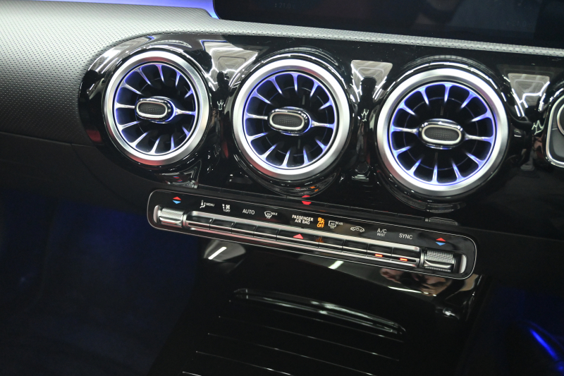 メルセデスベンツ CLAクラス CLA200d AMGﾗｲﾝ ﾚｻﾞｰｴｸｽｸﾙｰｼﾌﾞ&ｱﾄﾞﾊﾞﾝｽﾄﾞPKG　ﾚｰﾀﾞｰP ACC Pｽﾀ ECO 黒赤革 ﾊﾟﾉﾗﾏSR MBUXﾅﾋﾞ ﾌﾙｾｸﾞ 360ｶﾒﾗ 純正18ｲﾝﾁAW LEDﾗｲﾄ ﾍｯﾄﾞｱｯﾌﾟD　2年保証付