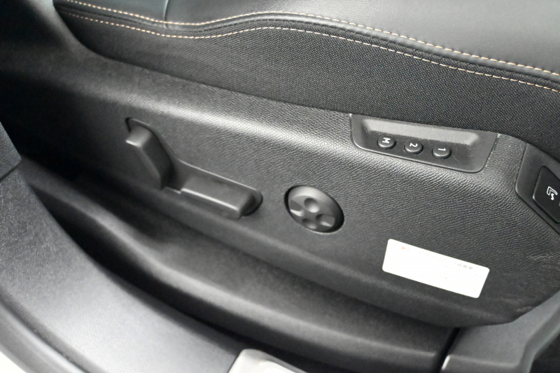 プジョー 3008 GT ﾌﾞﾙｰHDi ﾌｧｰｽﾄｸﾗｽPKG　Pｽﾀ ACC ﾊｰﾌﾚｻﾞｰ ﾊﾟﾉﾗﾏSR 純正ﾀｯﾁｽｸﾘｰﾝ CarPlay 360ｶﾒﾗ ADVｺﾝﾄﾛｰﾙ I-COCKPIT 純正18ｲﾝﾁAW LEDﾗｲﾄ ｱﾝﾋﾞｴﾝｽﾗｲﾄ　2年保証付