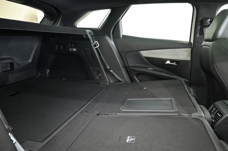 プジョー 3008 GT ﾌﾞﾙｰHDi ﾌｧｰｽﾄｸﾗｽPKG　Pｽﾀ ACC ﾊｰﾌﾚｻﾞｰ ﾊﾟﾉﾗﾏSR 純正ﾀｯﾁｽｸﾘｰﾝ CarPlay 360ｶﾒﾗ ADVｺﾝﾄﾛｰﾙ I-COCKPIT 純正18ｲﾝﾁAW LEDﾗｲﾄ ｱﾝﾋﾞｴﾝｽﾗｲﾄ　2年保証付