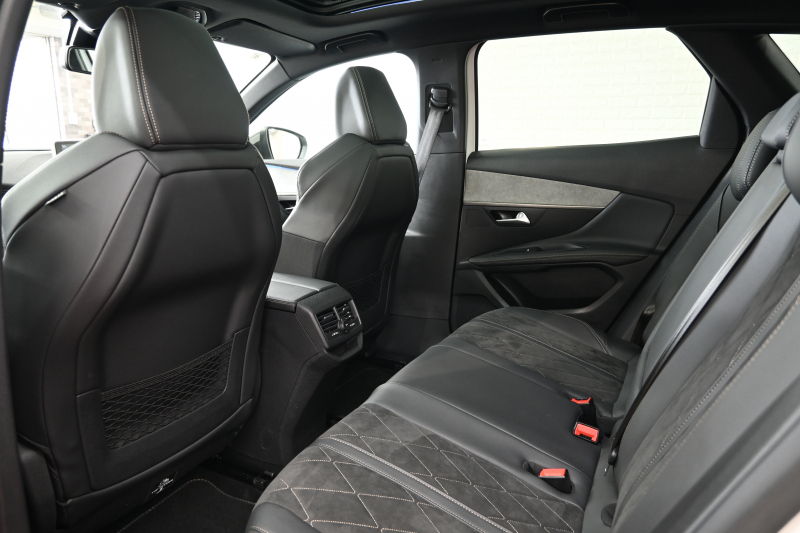 プジョー 3008 GT ﾌﾞﾙｰHDi ﾌｧｰｽﾄｸﾗｽPKG　Pｽﾀ ACC ﾊｰﾌﾚｻﾞｰ ﾊﾟﾉﾗﾏSR 純正ﾀｯﾁｽｸﾘｰﾝ CarPlay 360ｶﾒﾗ ADVｺﾝﾄﾛｰﾙ I-COCKPIT 純正18ｲﾝﾁAW LEDﾗｲﾄ ｱﾝﾋﾞｴﾝｽﾗｲﾄ　2年保証付