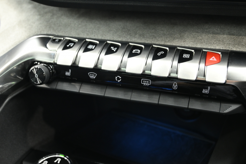 プジョー 3008 GT ﾌﾞﾙｰHDi ﾌｧｰｽﾄｸﾗｽPKG　Pｽﾀ ACC ﾊｰﾌﾚｻﾞｰ ﾊﾟﾉﾗﾏSR 純正ﾀｯﾁｽｸﾘｰﾝ CarPlay 360ｶﾒﾗ ADVｺﾝﾄﾛｰﾙ I-COCKPIT 純正18ｲﾝﾁAW LEDﾗｲﾄ ｱﾝﾋﾞｴﾝｽﾗｲﾄ　2年保証付