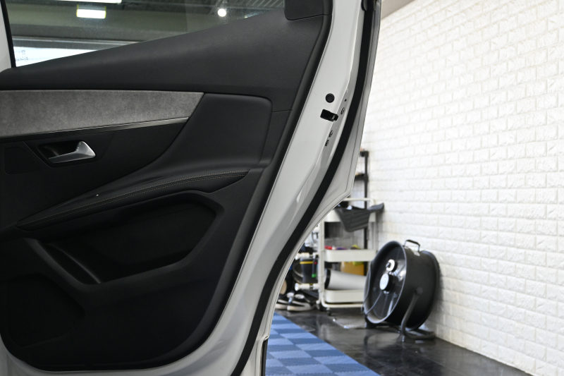 プジョー 3008 GT ﾌﾞﾙｰHDi ﾌｧｰｽﾄｸﾗｽPKG　Pｽﾀ ACC ﾊｰﾌﾚｻﾞｰ ﾊﾟﾉﾗﾏSR 純正ﾀｯﾁｽｸﾘｰﾝ CarPlay 360ｶﾒﾗ ADVｺﾝﾄﾛｰﾙ I-COCKPIT 純正18ｲﾝﾁAW LEDﾗｲﾄ ｱﾝﾋﾞｴﾝｽﾗｲﾄ　2年保証付