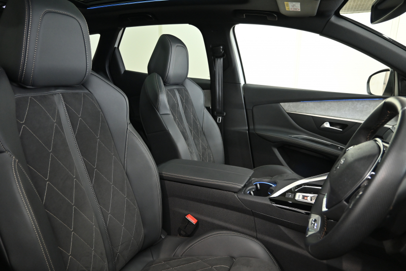 プジョー 3008 GT ﾌﾞﾙｰHDi ﾌｧｰｽﾄｸﾗｽPKG　Pｽﾀ ACC ﾊｰﾌﾚｻﾞｰ ﾊﾟﾉﾗﾏSR 純正ﾀｯﾁｽｸﾘｰﾝ CarPlay 360ｶﾒﾗ ADVｺﾝﾄﾛｰﾙ I-COCKPIT 純正18ｲﾝﾁAW LEDﾗｲﾄ ｱﾝﾋﾞｴﾝｽﾗｲﾄ　2年保証付