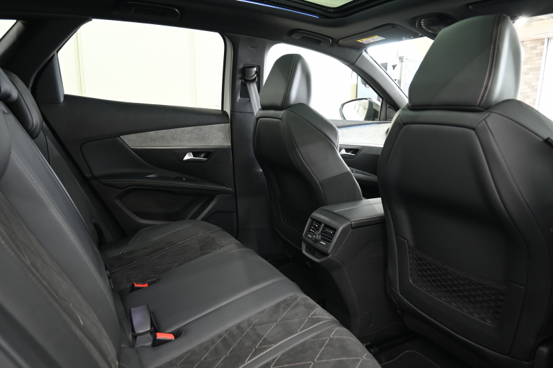 プジョー 3008 GT ﾌﾞﾙｰHDi ﾌｧｰｽﾄｸﾗｽPKG　Pｽﾀ ACC ﾊｰﾌﾚｻﾞｰ ﾊﾟﾉﾗﾏSR 純正ﾀｯﾁｽｸﾘｰﾝ CarPlay 360ｶﾒﾗ ADVｺﾝﾄﾛｰﾙ I-COCKPIT 純正18ｲﾝﾁAW LEDﾗｲﾄ ｱﾝﾋﾞｴﾝｽﾗｲﾄ　2年保証付