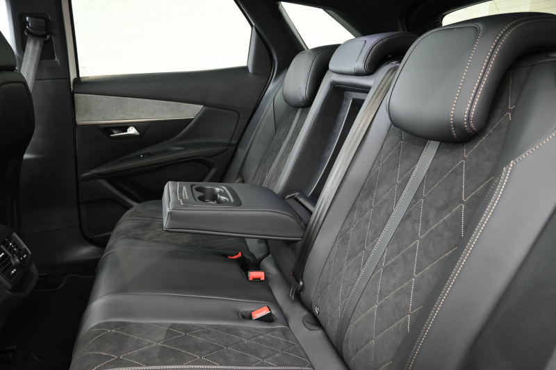 プジョー 3008 GT ﾌﾞﾙｰHDi ﾌｧｰｽﾄｸﾗｽPKG　Pｽﾀ ACC ﾊｰﾌﾚｻﾞｰ ﾊﾟﾉﾗﾏSR 純正ﾀｯﾁｽｸﾘｰﾝ CarPlay 360ｶﾒﾗ ADVｺﾝﾄﾛｰﾙ I-COCKPIT 純正18ｲﾝﾁAW LEDﾗｲﾄ ｱﾝﾋﾞｴﾝｽﾗｲﾄ　2年保証付