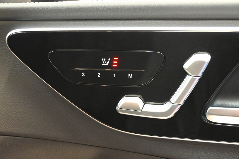 メルセデスベンツ Cクラス C220d ｱﾊﾞﾝｷﾞｬﾙﾄﾞ ﾚｻﾞｰEX&RSP　Pｽﾀ ECO ACC 黒革 純正ﾅﾋﾞ ﾌﾙｾｸﾞ Carplay AMGｴｱﾛ&18AW LEDﾗｲﾄ ﾍｯﾄﾞｱｯﾌﾟD　2年保証付