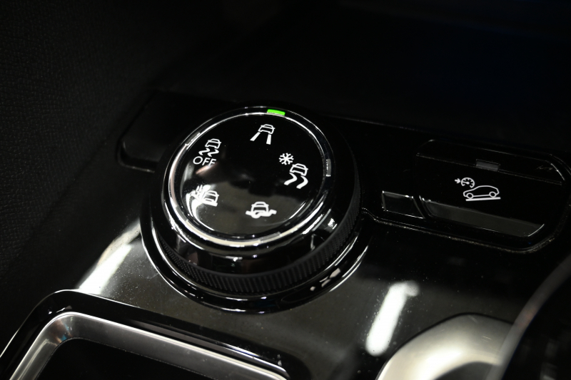 プジョー 3008 ｸﾛｽｼﾃｨ　特別仕様車 ACC ﾊｰﾌ革 純正ﾀｯﾁｽｸﾘｰﾝ ﾅﾋﾞTV ﾌﾙｾｸﾞ CarPlay ADVｺﾝﾄﾛｰﾙ 純正18ｲﾝﾁAW LEDﾗｲﾄ ｱｸﾃｨﾌﾞｾｰﾌﾃｨﾌﾞﾚｰｷ　2年保証付