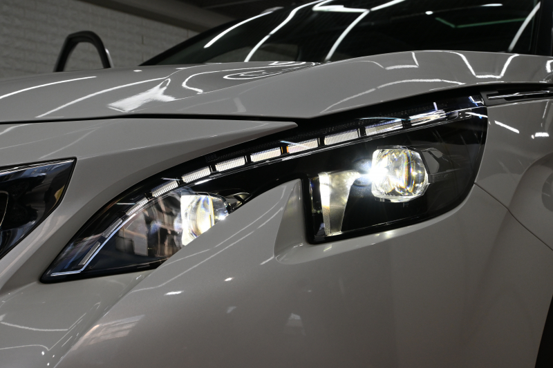 プジョー 3008 ｸﾛｽｼﾃｨ　特別仕様車 ACC ﾊｰﾌ革 純正ﾀｯﾁｽｸﾘｰﾝ ﾅﾋﾞTV ﾌﾙｾｸﾞ CarPlay ADVｺﾝﾄﾛｰﾙ 純正18ｲﾝﾁAW LEDﾗｲﾄ ｱｸﾃｨﾌﾞｾｰﾌﾃｨﾌﾞﾚｰｷ　2年保証付