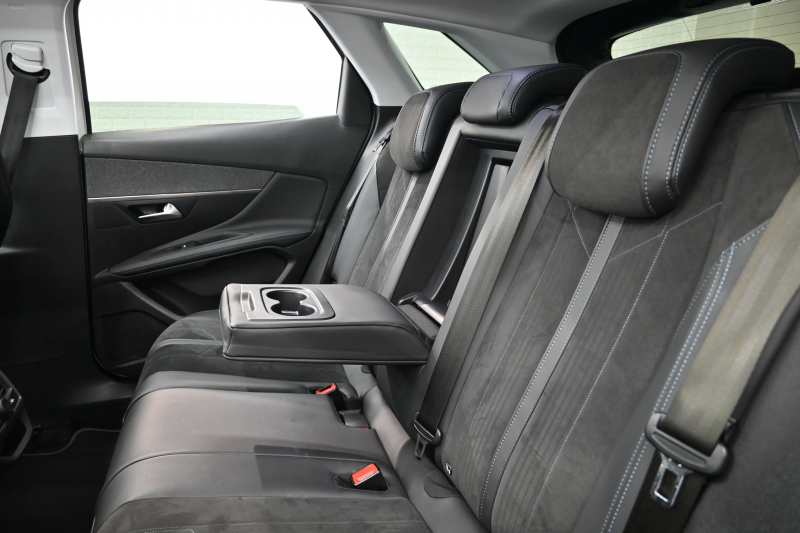 プジョー 3008 ｸﾛｽｼﾃｨ　特別仕様車 ACC ﾊｰﾌ革 純正ﾀｯﾁｽｸﾘｰﾝ ﾅﾋﾞTV ﾌﾙｾｸﾞ CarPlay ADVｺﾝﾄﾛｰﾙ 純正18ｲﾝﾁAW LEDﾗｲﾄ ｱｸﾃｨﾌﾞｾｰﾌﾃｨﾌﾞﾚｰｷ　2年保証付