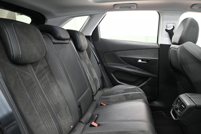 プジョー 3008 ｸﾛｽｼﾃｨ　特別仕様車 ACC ﾊｰﾌ革 純正ﾀｯﾁｽｸﾘｰﾝ ﾅﾋﾞTV ﾌﾙｾｸﾞ CarPlay ADVｺﾝﾄﾛｰﾙ 純正18ｲﾝﾁAW LEDﾗｲﾄ ｱｸﾃｨﾌﾞｾｰﾌﾃｨﾌﾞﾚｰｷ　2年保証付