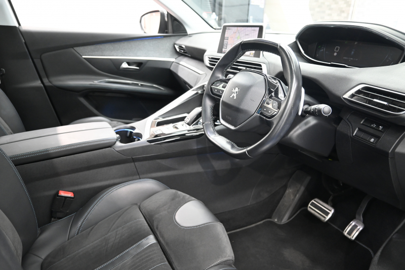 プジョー 3008 ｸﾛｽｼﾃｨ　特別仕様車 ACC ﾊｰﾌ革 純正ﾀｯﾁｽｸﾘｰﾝ ﾅﾋﾞTV ﾌﾙｾｸﾞ CarPlay ADVｺﾝﾄﾛｰﾙ 純正18ｲﾝﾁAW LEDﾗｲﾄ ｱｸﾃｨﾌﾞｾｰﾌﾃｨﾌﾞﾚｰｷ　2年保証付