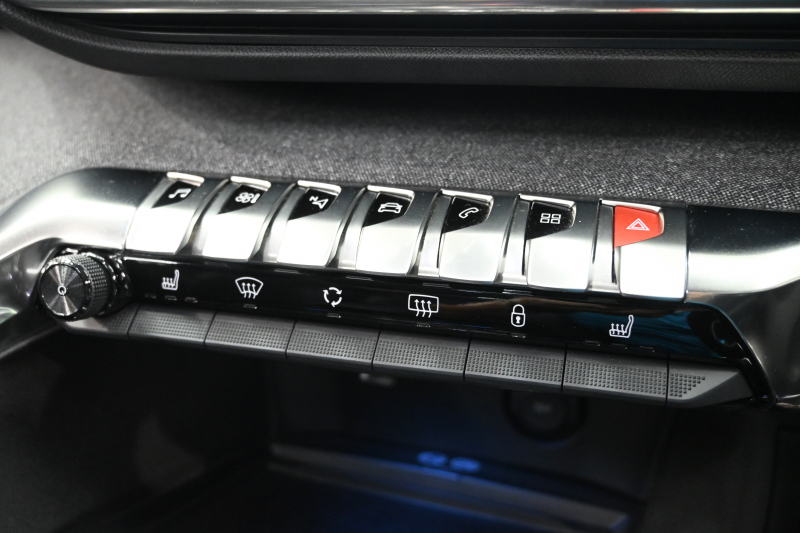 プジョー 3008 ｸﾛｽｼﾃｨ　特別仕様車 ACC ﾊｰﾌ革 純正ﾀｯﾁｽｸﾘｰﾝ ﾅﾋﾞTV ﾌﾙｾｸﾞ CarPlay ADVｺﾝﾄﾛｰﾙ 純正18ｲﾝﾁAW LEDﾗｲﾄ ｱｸﾃｨﾌﾞｾｰﾌﾃｨﾌﾞﾚｰｷ　2年保証付