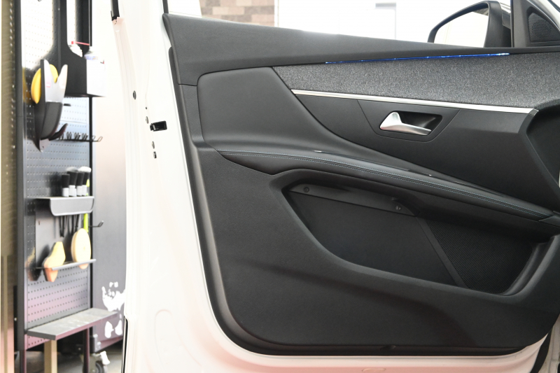 プジョー 3008 ｸﾛｽｼﾃｨ　特別仕様車 ACC ﾊｰﾌ革 純正ﾀｯﾁｽｸﾘｰﾝ ﾅﾋﾞTV ﾌﾙｾｸﾞ CarPlay ADVｺﾝﾄﾛｰﾙ 純正18ｲﾝﾁAW LEDﾗｲﾄ ｱｸﾃｨﾌﾞｾｰﾌﾃｨﾌﾞﾚｰｷ　2年保証付