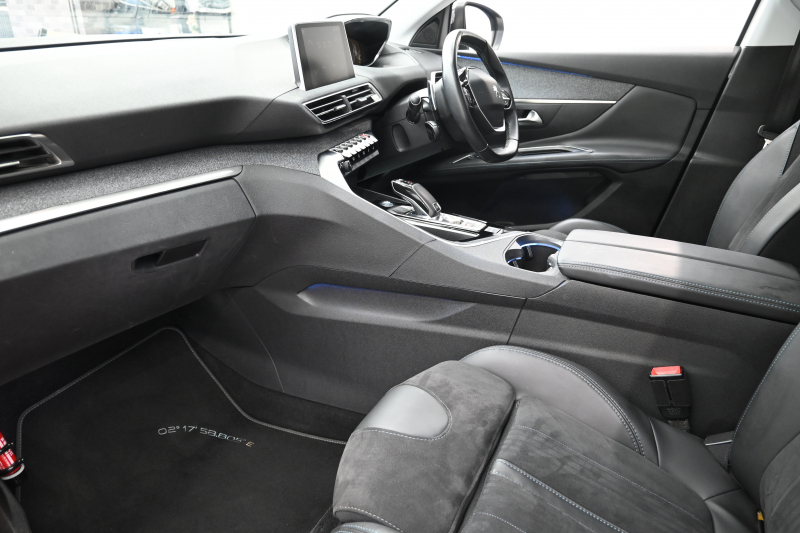 プジョー 3008 ｸﾛｽｼﾃｨ　特別仕様車 ACC ﾊｰﾌ革 純正ﾀｯﾁｽｸﾘｰﾝ ﾅﾋﾞTV ﾌﾙｾｸﾞ CarPlay ADVｺﾝﾄﾛｰﾙ 純正18ｲﾝﾁAW LEDﾗｲﾄ ｱｸﾃｨﾌﾞｾｰﾌﾃｨﾌﾞﾚｰｷ　2年保証付