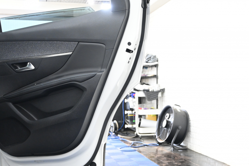 プジョー 3008 ｸﾛｽｼﾃｨ　特別仕様車 ACC ﾊｰﾌ革 純正ﾀｯﾁｽｸﾘｰﾝ ﾅﾋﾞTV ﾌﾙｾｸﾞ CarPlay ADVｺﾝﾄﾛｰﾙ 純正18ｲﾝﾁAW LEDﾗｲﾄ ｱｸﾃｨﾌﾞｾｰﾌﾃｨﾌﾞﾚｰｷ　2年保証付