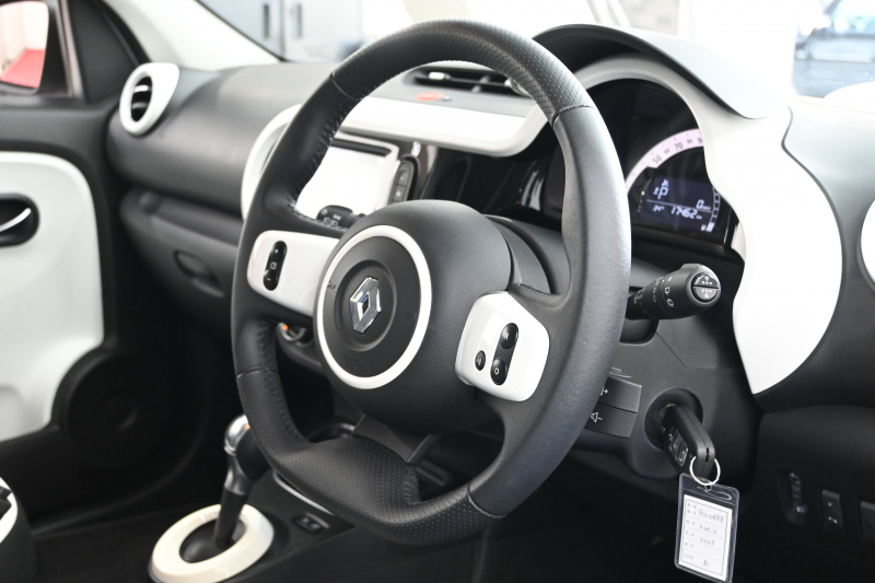 ルノー トゥインゴ ｲﾝﾃﾝｽ　正規D車 1ｵｰﾅｰ ECO機能 ｸﾙｺﾝ 専用ﾚｻﾞｰ調×ﾌｧﾌﾞﾘｯｸｼｰﾄ ｼｰﾄﾋｰﾀｰ 純正ﾀｯﾁｽｸﾘｰﾝ CarPlay Bｶﾒﾗ 16ｲﾝﾁｱﾛｲﾎｲｰﾙ LEDﾍｯﾄﾞﾗｲﾄﾊﾞﾙﾌﾞ　2年保証付