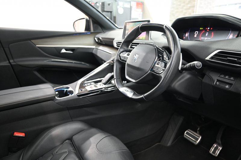 プジョー 3008 GT ﾌﾞﾙｰHDi ﾚｻﾞｰPKG　後期 ACC LKA 黒革 ﾊﾟﾉﾗﾏSR 純正ﾀｯﾁｽｸﾘｰﾝ ﾅﾋﾞTV CarPlay 360ｶﾒﾗ 前後ﾊﾟｰｷﾝｸﾞｾﾝｻｰ 純正18ｲﾝﾁAW LEDﾗｲﾄ　2年保証付