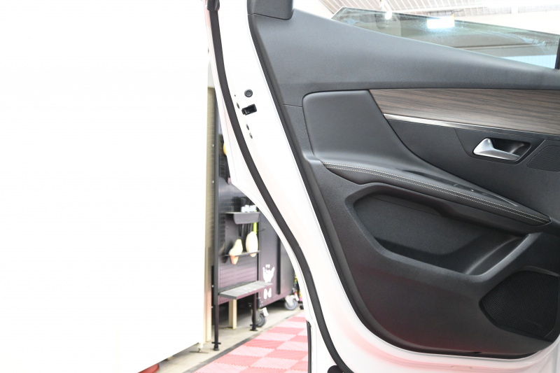 プジョー 3008 GT ﾌﾞﾙｰHDi ﾚｻﾞｰPKG　後期 ACC LKA 黒革 ﾊﾟﾉﾗﾏSR 純正ﾀｯﾁｽｸﾘｰﾝ ﾅﾋﾞTV CarPlay 360ｶﾒﾗ 前後ﾊﾟｰｷﾝｸﾞｾﾝｻｰ 純正18ｲﾝﾁAW LEDﾗｲﾄ　2年保証付
