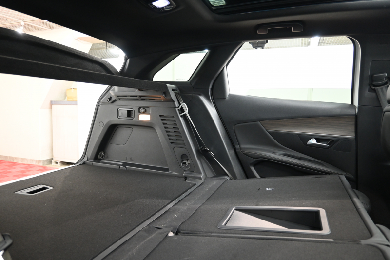 プジョー 3008 GT ﾌﾞﾙｰHDi ﾚｻﾞｰPKG　後期 ACC LKA 黒革 ﾊﾟﾉﾗﾏSR 純正ﾀｯﾁｽｸﾘｰﾝ ﾅﾋﾞTV CarPlay 360ｶﾒﾗ 前後ﾊﾟｰｷﾝｸﾞｾﾝｻｰ 純正18ｲﾝﾁAW LEDﾗｲﾄ　2年保証付