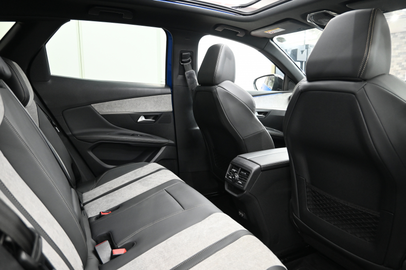 プジョー 3008 GT ﾊｲﾌﾞﾘｯﾄﾞ4　後期 ACC LKA ﾊｰﾌﾚｻﾞｰ ﾊﾟﾉﾗﾏSR 純正ﾀｯﾁｽｸﾘｰﾝ CarPlay Bｶﾒﾗ 前後ﾊﾟｰｷﾝｸﾞｾﾝｻｰ 純正18ｲﾝﾁAW LEDﾗｲﾄ　2年保証付