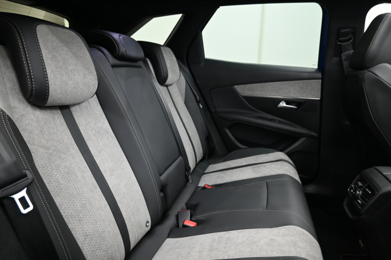 プジョー 3008 GT ﾊｲﾌﾞﾘｯﾄﾞ4　後期 ACC LKA ﾊｰﾌﾚｻﾞｰ ﾊﾟﾉﾗﾏSR 純正ﾀｯﾁｽｸﾘｰﾝ CarPlay Bｶﾒﾗ 前後ﾊﾟｰｷﾝｸﾞｾﾝｻｰ 純正18ｲﾝﾁAW LEDﾗｲﾄ　2年保証付