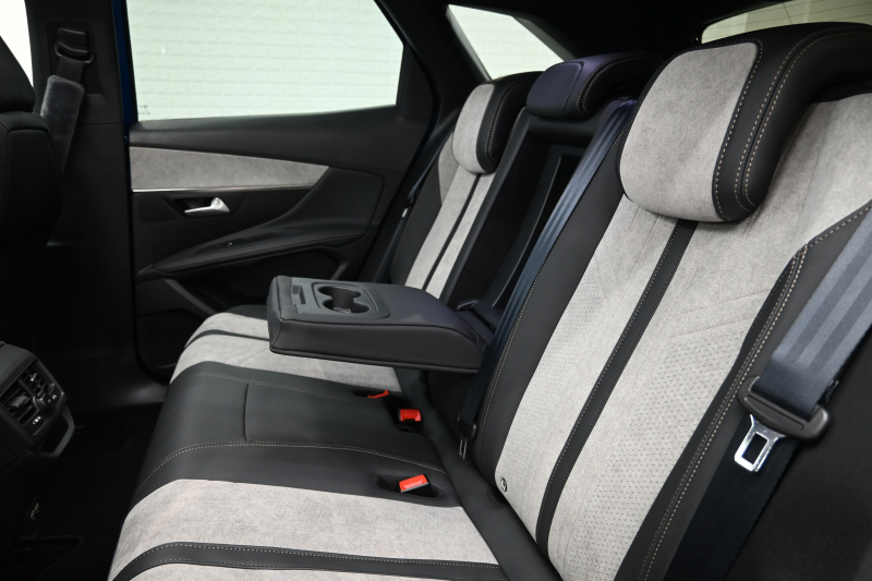 プジョー 3008 GT ﾊｲﾌﾞﾘｯﾄﾞ4　後期 ACC LKA ﾊｰﾌﾚｻﾞｰ ﾊﾟﾉﾗﾏSR 純正ﾀｯﾁｽｸﾘｰﾝ CarPlay Bｶﾒﾗ 前後ﾊﾟｰｷﾝｸﾞｾﾝｻｰ 純正18ｲﾝﾁAW LEDﾗｲﾄ　2年保証付