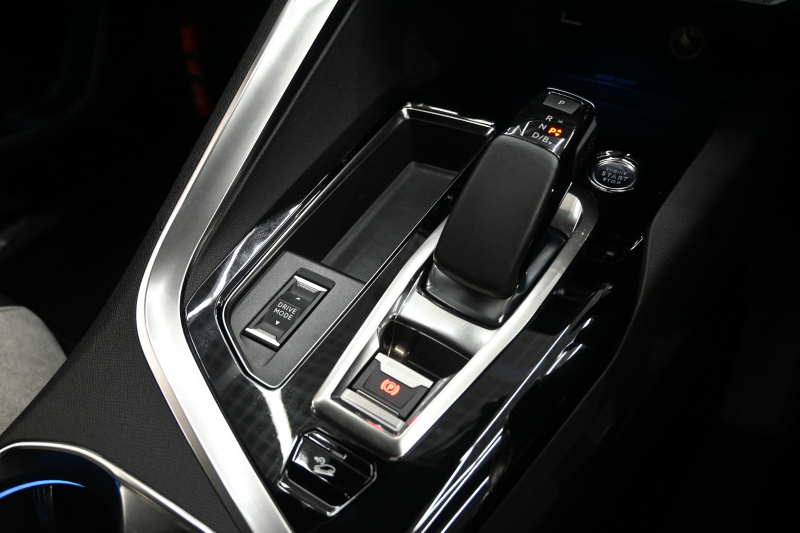 プジョー 3008 GT ﾊｲﾌﾞﾘｯﾄﾞ4　後期 ACC LKA ﾊｰﾌﾚｻﾞｰ ﾊﾟﾉﾗﾏSR 純正ﾀｯﾁｽｸﾘｰﾝ CarPlay Bｶﾒﾗ 前後ﾊﾟｰｷﾝｸﾞｾﾝｻｰ 純正18ｲﾝﾁAW LEDﾗｲﾄ　2年保証付
