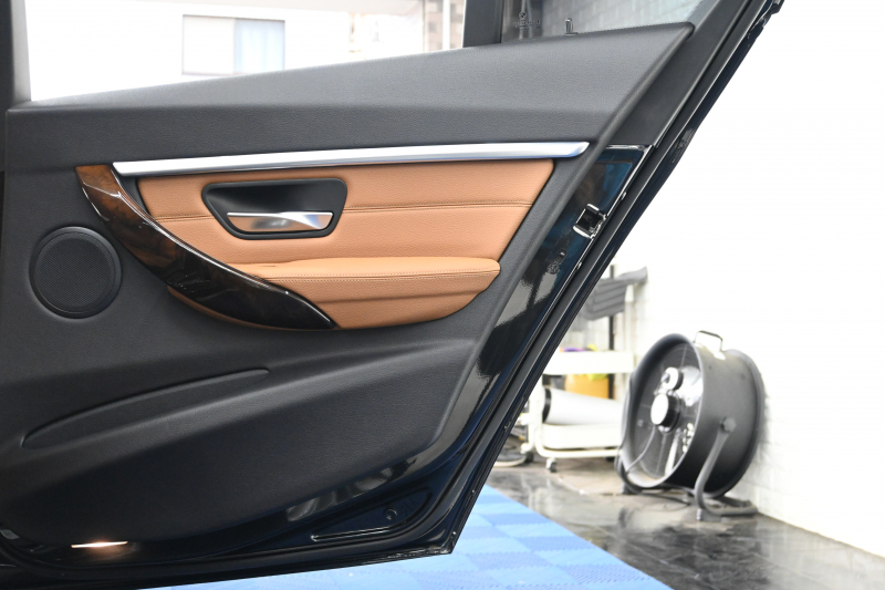 BMW 3シリーズ 320i ﾗｸﾞｼﾞｭｱﾘｰ　正規D車 LCIﾓﾃﾞﾙ ACC ｺﾆｬｯｸ革 純正iDriveﾅﾋﾞ Bｶﾒﾗ 純正17ｲﾝﾁAW 自動ﾄﾗﾝｸ LEDﾗｲﾄ　2年保証付