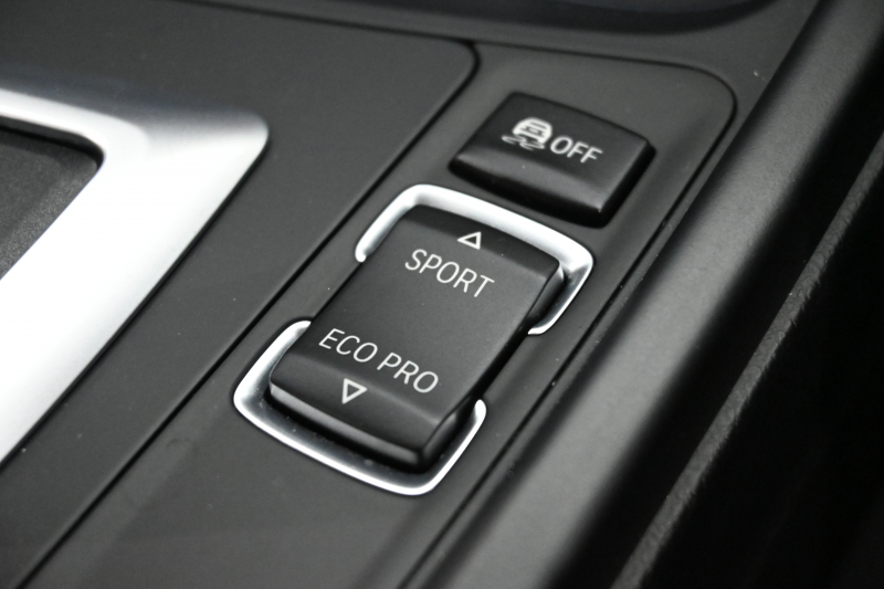 BMW 3シリーズ 320i ﾗｸﾞｼﾞｭｱﾘｰ　正規D車 LCIﾓﾃﾞﾙ ACC ｺﾆｬｯｸ革 純正iDriveﾅﾋﾞ Bｶﾒﾗ 純正17ｲﾝﾁAW 自動ﾄﾗﾝｸ LEDﾗｲﾄ　2年保証付
