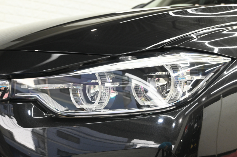 BMW 3シリーズ 320i ﾗｸﾞｼﾞｭｱﾘｰ　正規D車 LCIﾓﾃﾞﾙ ACC ｺﾆｬｯｸ革 純正iDriveﾅﾋﾞ Bｶﾒﾗ 純正17ｲﾝﾁAW 自動ﾄﾗﾝｸ LEDﾗｲﾄ　2年保証付