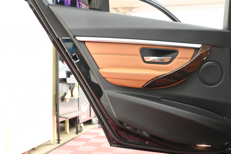 BMW 3シリーズ 320i ﾗｸﾞｼﾞｭｱﾘｰ　正規D車 LCIﾓﾃﾞﾙ ACC ｺﾆｬｯｸ革 純正iDriveﾅﾋﾞ Bｶﾒﾗ 純正17ｲﾝﾁAW 自動ﾄﾗﾝｸ LEDﾗｲﾄ　2年保証付