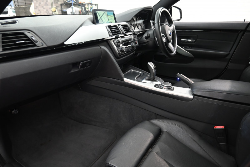BMW 4シリーズ 420i ｸﾞﾗﾝｸｰﾍﾟ Mｽﾎﾟｰﾂ　ACC 黒革 ｼｰﾄﾋｰﾀｰ ｻﾝﾙｰﾌ 純正iDriveﾅﾋﾞ Bｶﾒﾗ Bluetooth 純正19ｲﾝﾁAW 自動ﾄﾗﾝｸ ｱﾀﾞﾌﾟﾃｨﾌﾞLEDﾍｯﾄﾞﾗｲﾄ　2年保証付