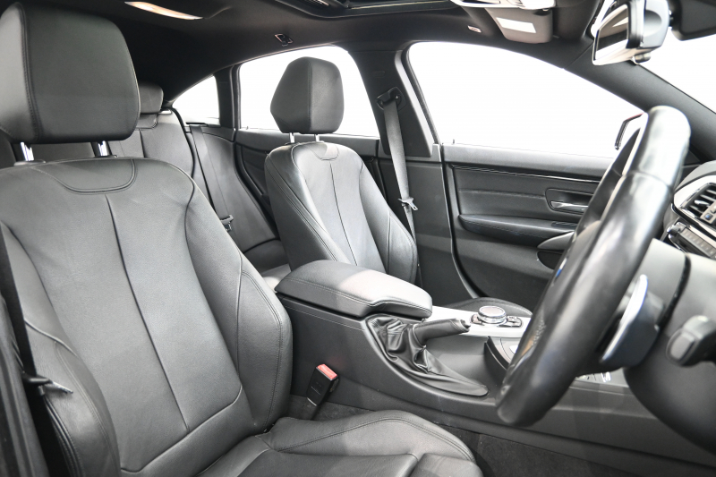 BMW 4シリーズ 420i ｸﾞﾗﾝｸｰﾍﾟ Mｽﾎﾟｰﾂ　ACC 黒革 ｼｰﾄﾋｰﾀｰ ｻﾝﾙｰﾌ 純正iDriveﾅﾋﾞ Bｶﾒﾗ Bluetooth 純正19ｲﾝﾁAW 自動ﾄﾗﾝｸ ｱﾀﾞﾌﾟﾃｨﾌﾞLEDﾍｯﾄﾞﾗｲﾄ　2年保証付