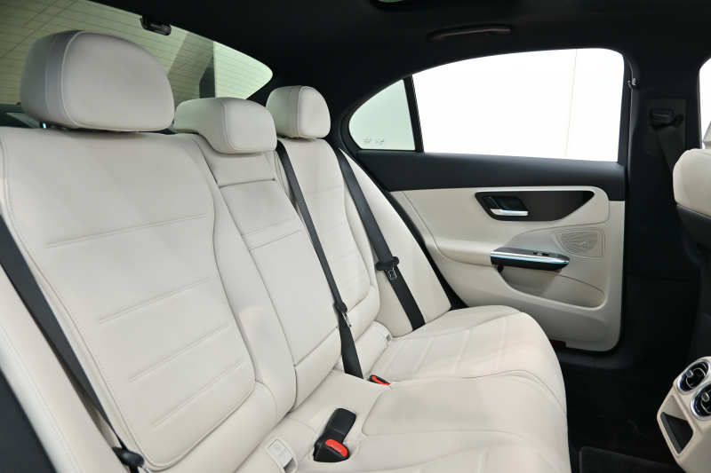 メルセデスベンツ Cクラス C200 AVG ﾚｻﾞｰｴｸｽｸﾙｰｼﾌﾞ　ACC Pｽﾀ ECO ﾍﾞｰｼﾞｭ革 ﾊﾟﾉﾗﾏSR MBUXﾅﾋﾞTV 360ｶﾒﾗ CarPlay 純正17ｲﾝﾁAW ﾏﾙﾁﾋﾞｰﾑLED ｱﾝﾋﾞｴﾝﾄﾗｲﾄ　2年保証付
