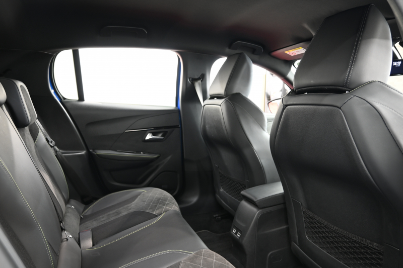 プジョー 208 GT　ACC LKA BSM Pｽﾀ ECO ﾊｰﾌﾚｻﾞｰ 7ｲﾝﾁﾀｯﾁｽｸﾘｰﾝ CarPlay Bｶﾒﾗ 17ｲﾝﾁAW ﾌﾙLEDﾗｲﾄ ﾛｰﾀﾞｳﾝ ARBﾏﾌﾗｰ AdPowerSonicｽﾋﾟｰｶｰ　2年保証付