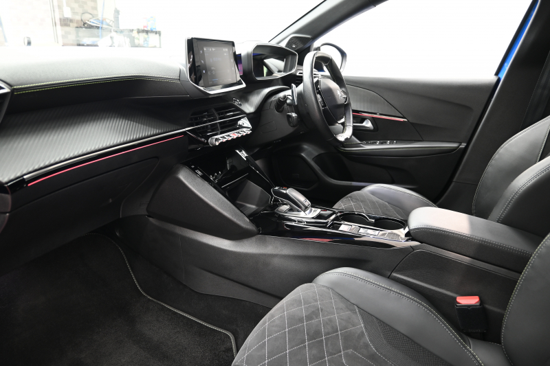 プジョー 208 GT　ACC LKA BSM Pｽﾀ ECO ﾊｰﾌﾚｻﾞｰ 7ｲﾝﾁﾀｯﾁｽｸﾘｰﾝ CarPlay Bｶﾒﾗ 17ｲﾝﾁAW ﾌﾙLEDﾗｲﾄ ﾛｰﾀﾞｳﾝ ARBﾏﾌﾗｰ AdPowerSonicｽﾋﾟｰｶｰ　2年保証付