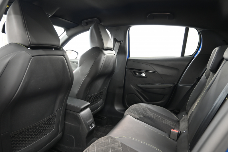 プジョー 208 GT　ACC LKA BSM Pｽﾀ ECO ﾊｰﾌﾚｻﾞｰ 7ｲﾝﾁﾀｯﾁｽｸﾘｰﾝ CarPlay Bｶﾒﾗ 17ｲﾝﾁAW ﾌﾙLEDﾗｲﾄ ﾛｰﾀﾞｳﾝ ARBﾏﾌﾗｰ AdPowerSonicｽﾋﾟｰｶｰ　2年保証付