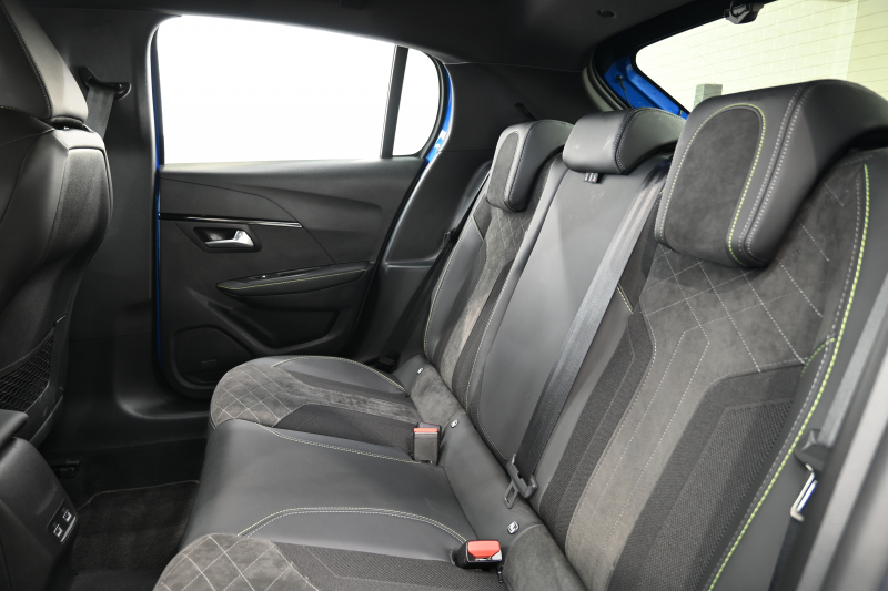 プジョー 208 GT　ACC LKA BSM Pｽﾀ ECO ﾊｰﾌﾚｻﾞｰ 7ｲﾝﾁﾀｯﾁｽｸﾘｰﾝ CarPlay Bｶﾒﾗ 17ｲﾝﾁAW ﾌﾙLEDﾗｲﾄ ﾛｰﾀﾞｳﾝ ARBﾏﾌﾗｰ AdPowerSonicｽﾋﾟｰｶｰ　2年保証付