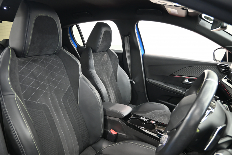 プジョー 208 GT　ACC LKA BSM Pｽﾀ ECO ﾊｰﾌﾚｻﾞｰ 7ｲﾝﾁﾀｯﾁｽｸﾘｰﾝ CarPlay Bｶﾒﾗ 17ｲﾝﾁAW ﾌﾙLEDﾗｲﾄ ﾛｰﾀﾞｳﾝ ARBﾏﾌﾗｰ AdPowerSonicｽﾋﾟｰｶｰ　2年保証付