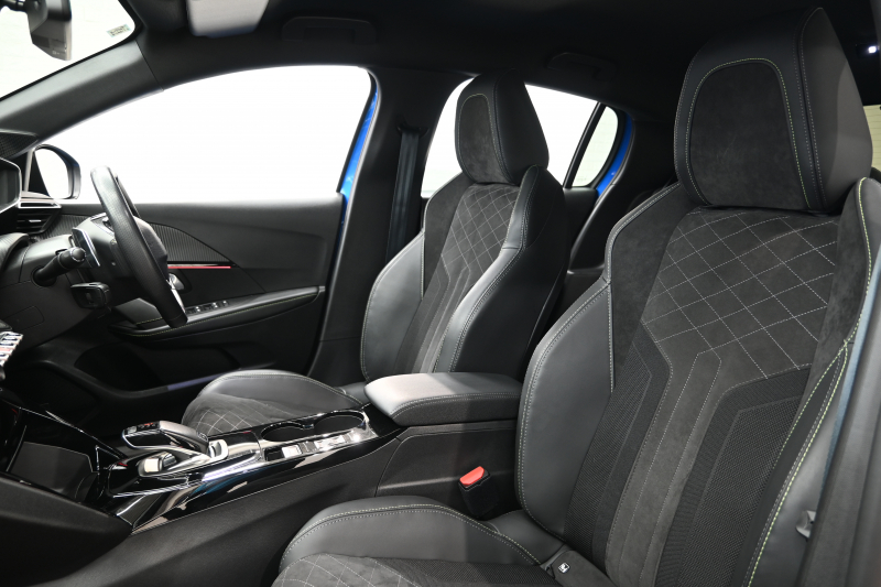 プジョー 208 GT　ACC LKA BSM Pｽﾀ ECO ﾊｰﾌﾚｻﾞｰ 7ｲﾝﾁﾀｯﾁｽｸﾘｰﾝ CarPlay Bｶﾒﾗ 17ｲﾝﾁAW ﾌﾙLEDﾗｲﾄ ﾛｰﾀﾞｳﾝ ARBﾏﾌﾗｰ AdPowerSonicｽﾋﾟｰｶｰ　2年保証付
