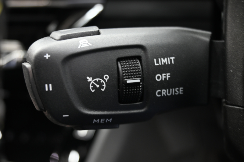 プジョー 208 GT　ACC LKA BSM Pｽﾀ ECO ﾊｰﾌﾚｻﾞｰ 7ｲﾝﾁﾀｯﾁｽｸﾘｰﾝ CarPlay Bｶﾒﾗ 17ｲﾝﾁAW ﾌﾙLEDﾗｲﾄ ﾛｰﾀﾞｳﾝ ARBﾏﾌﾗｰ AdPowerSonicｽﾋﾟｰｶｰ　2年保証付