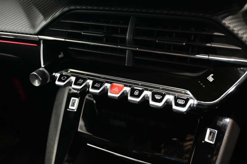 プジョー 208 GT　ACC LKA BSM Pｽﾀ ECO ﾊｰﾌﾚｻﾞｰ 7ｲﾝﾁﾀｯﾁｽｸﾘｰﾝ CarPlay Bｶﾒﾗ 17ｲﾝﾁAW ﾌﾙLEDﾗｲﾄ ﾛｰﾀﾞｳﾝ ARBﾏﾌﾗｰ AdPowerSonicｽﾋﾟｰｶｰ　2年保証付