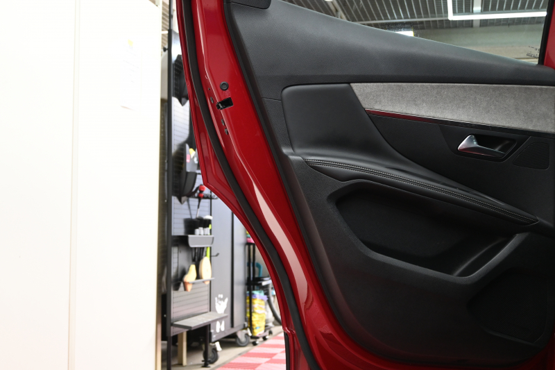 プジョー 3008 GT ﾌﾞﾙｰHDi ﾌﾞﾗｯｸﾊﾟｯｸ 　190台限定特別仕様車 後期ﾓﾃﾞﾙ 1ｵｰﾅｰ ACC LKA ﾊｰﾌ革 ﾊﾟﾉﾗﾏR CarPlay 360ｶﾒﾗ 前後ｺｰﾅｰｾﾝｻｰ 専用19ｲﾝﾁAW&ﾌﾞﾗｯｸﾃﾞｺﾚｰｼｮﾝ　2年保証付