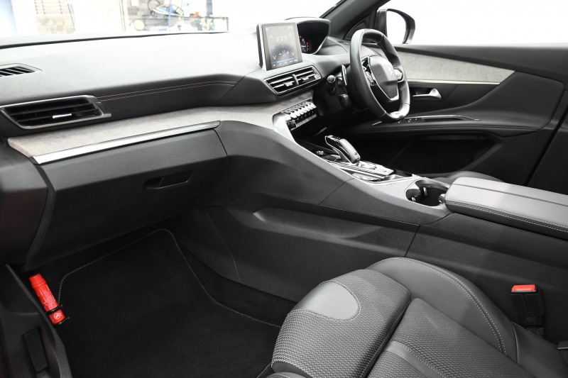 プジョー 3008 GT ﾌﾞﾙｰHDi ﾌﾞﾗｯｸﾊﾟｯｸ 　190台限定特別仕様車 後期ﾓﾃﾞﾙ 1ｵｰﾅｰ ACC LKA ﾊｰﾌ革 ﾊﾟﾉﾗﾏR CarPlay 360ｶﾒﾗ 前後ｺｰﾅｰｾﾝｻｰ 専用19ｲﾝﾁAW&ﾌﾞﾗｯｸﾃﾞｺﾚｰｼｮﾝ　2年保証付